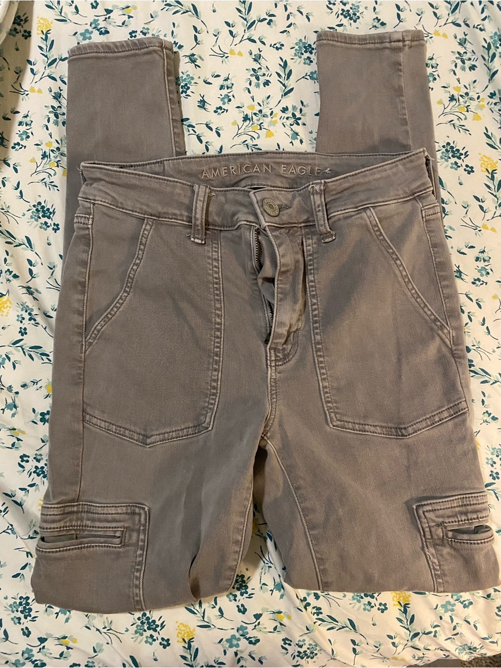 Women’s Gray Slim Jeans - Neutral Gray Stretch Denim- 6 pockets- size 6 - Picture 2 of 7